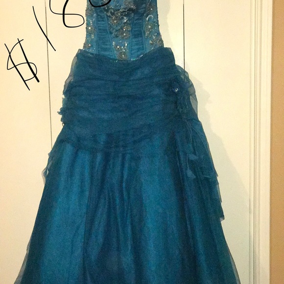 Quinceanera dress turquoise barely used, worn - Picture 3 of 5